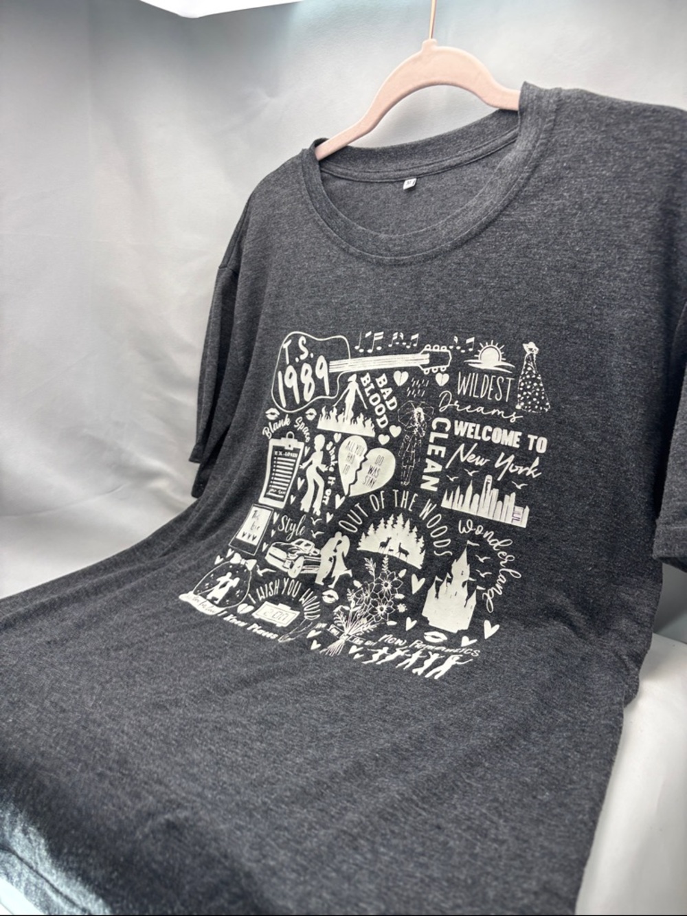 Taylor Swift 1998  Women’s Sz M Charcoal Graphic Tee with Illustration #0607‎ - Picture 4 of 8
